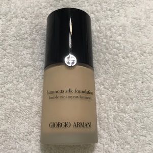 Giorgio Armani Luminous Silk Foundation 3